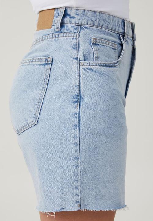 Cotton On - Curvy relaxed denim short - palm blue