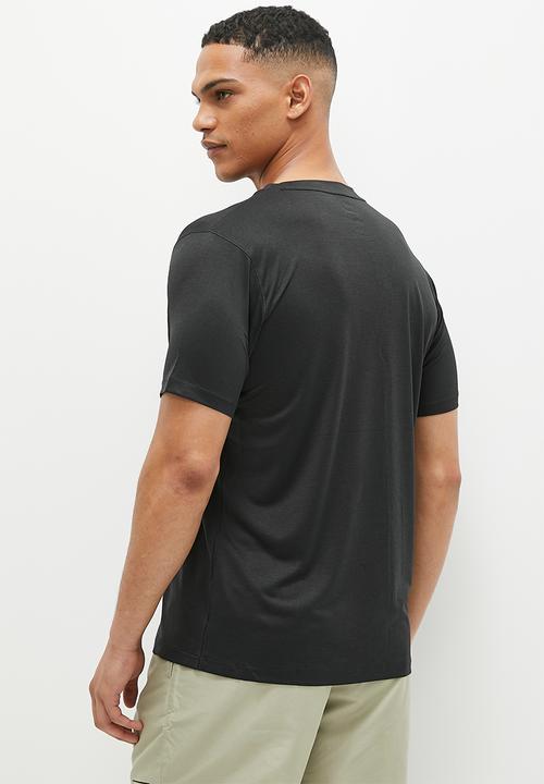 New Balance  - Tenacity short sleeve - black
