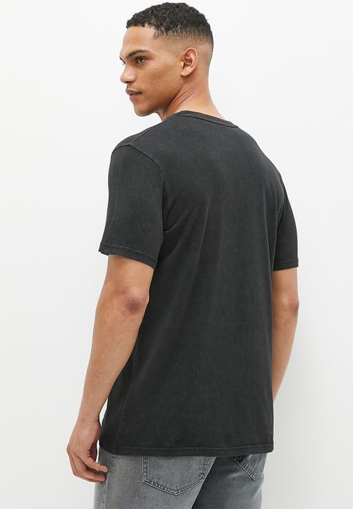 Superdry. - Vintage merch store tee - mid back in black