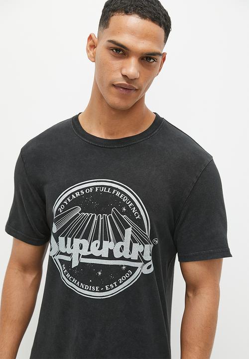 Superdry. - Vintage merch store tee - mid back in black