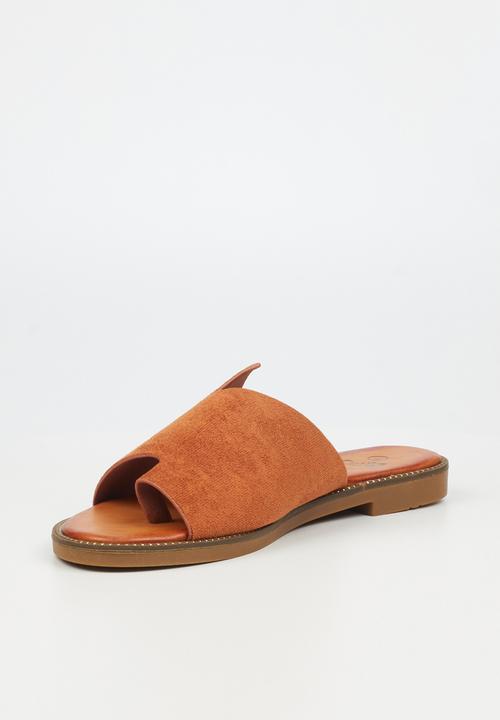 Butterfly Feet - Frost9 thong sandal - tan