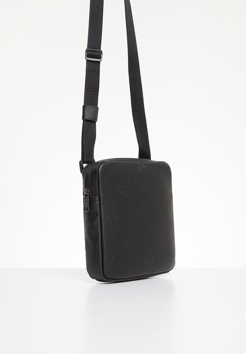 Calvin Klein - Ck monogram soft reporter18 aop - black 
