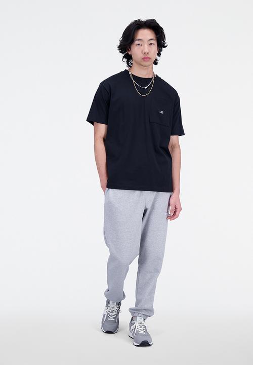 New Balance  - Nb essentials stacked logo pocket tee - black