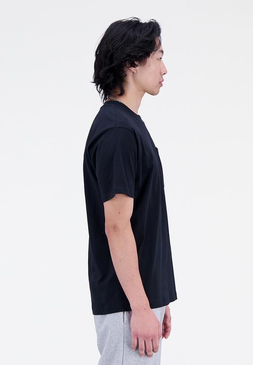 New Balance  - Nb essentials stacked logo pocket tee - black