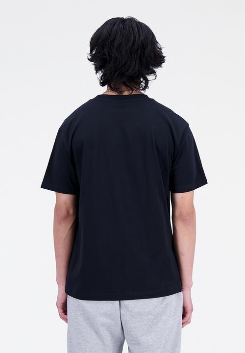 New Balance  - Nb essentials stacked logo pocket tee - black