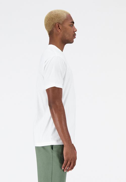 New Balance  - NB essential stacked logo pocket tee - white