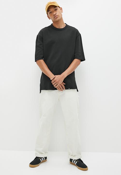 STYLE REPUBLIC - Julian Raw Edge Fleece Tee - Black