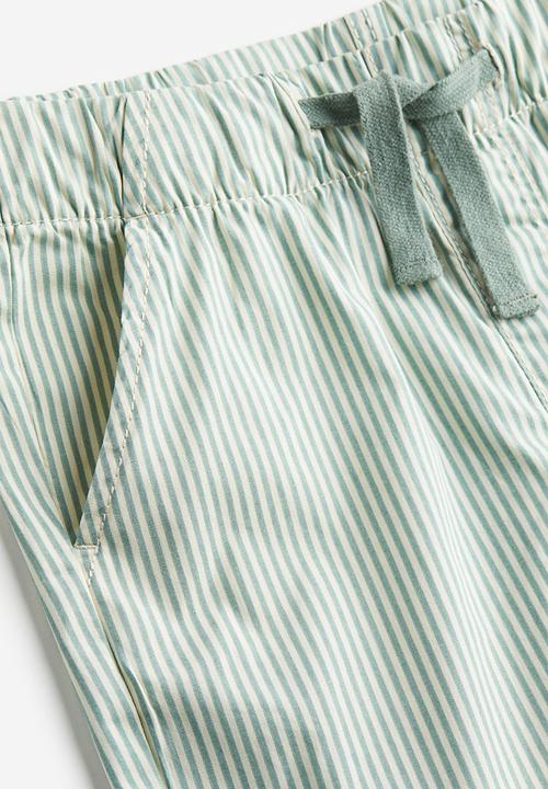 H&M - Cotton shorts - sage green striped 