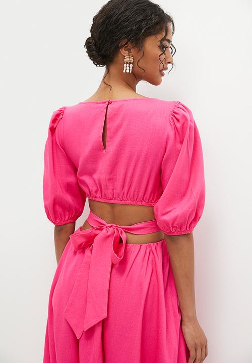 MILLA - Puff sleeve fit & flare with cut out detail - carmine rose