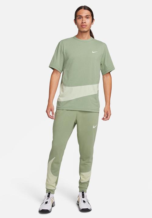 Nike - Dri-FIT UV Hyverse short-sleeve fitness top - green