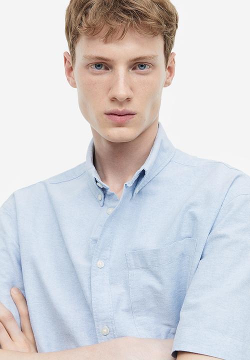 H&M - Relaxed fit short-sleeved oxford shirt - light blue 