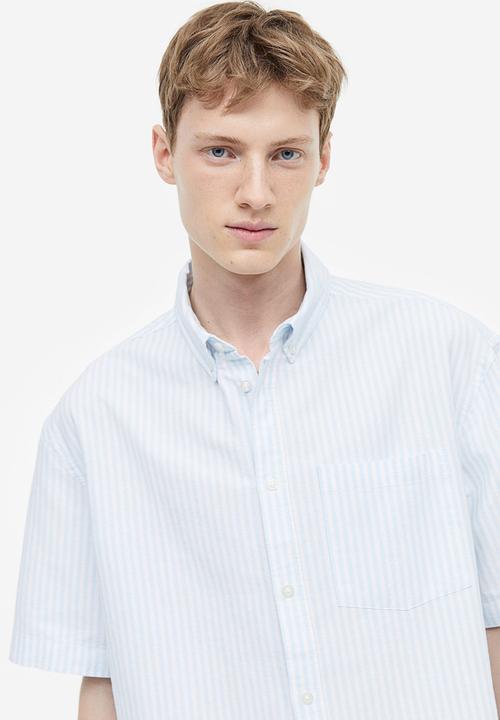 H&M - Relaxed fit short-sleeved oxford shirt - light blue white striped