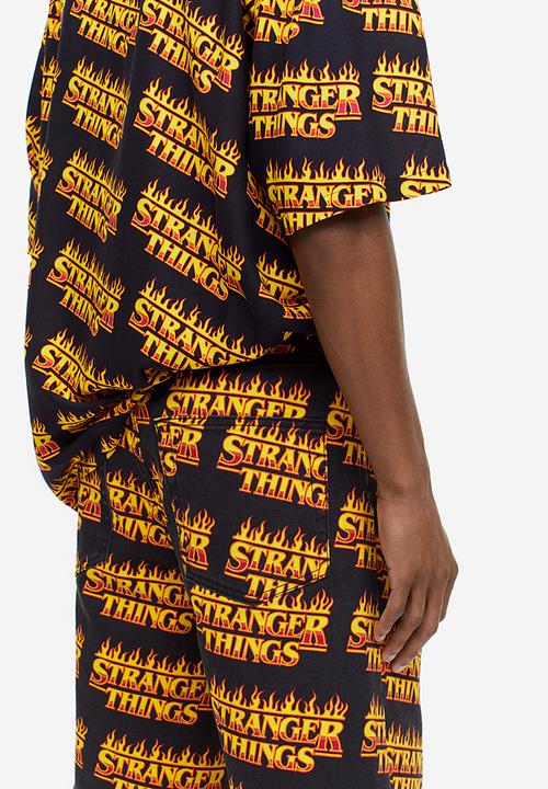 H&M - Loose fit printed twill shorts - black stranger things