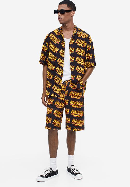 H&M - Loose fit printed twill shorts - black stranger things