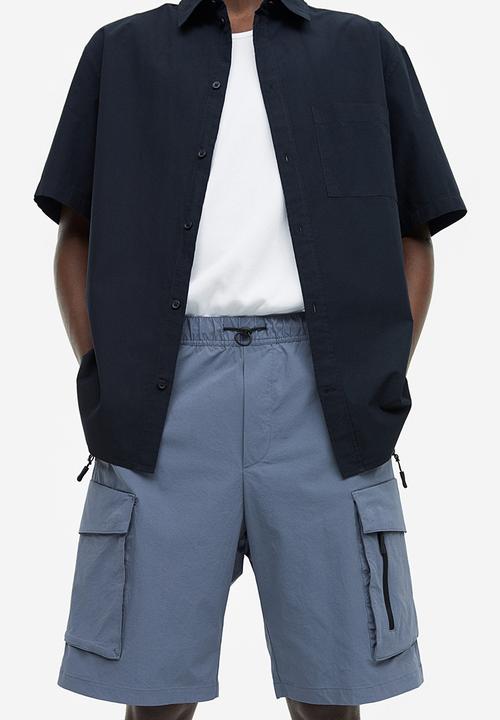 H&M - Relaxed fit nylon cargo shorts - dark blue 