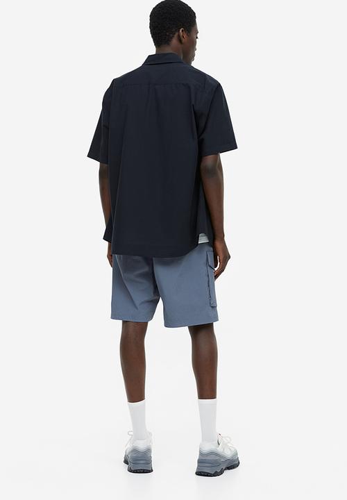 H&M - Relaxed fit nylon cargo shorts - dark blue 