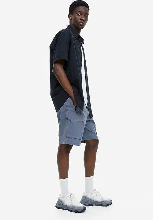H&M - Relaxed fit nylon cargo shorts - dark blue 