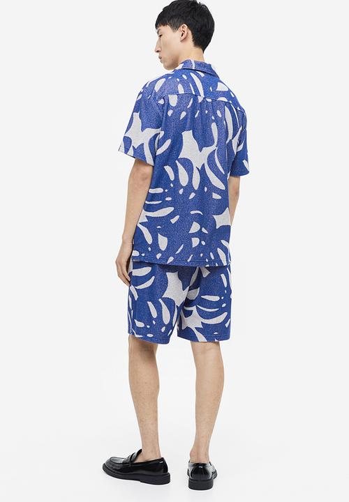H&M - Regular fit terry shorts - blue leaf-patterned 