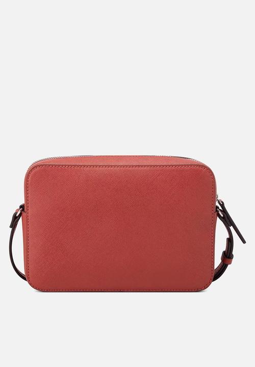 GUESS - Roxberry mini crossbody - cranberry
