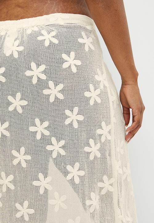 Cotton On - Plus Open Mesh Beach Sarong Wrap Skirt - White/Floral