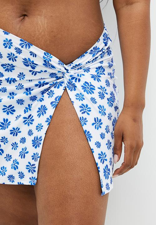 Cotton On - Plus Twist Front Swim Skirt - Mia Floral Blue