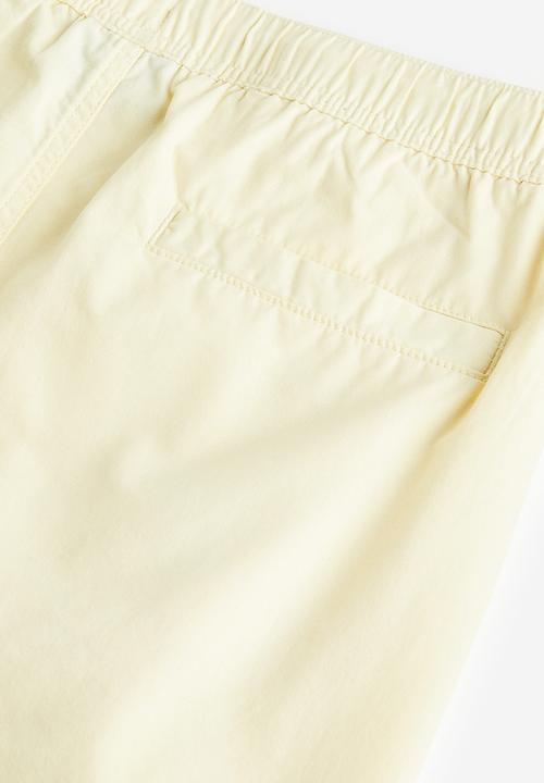 H&M - Regular fit cotton shorts - yellow