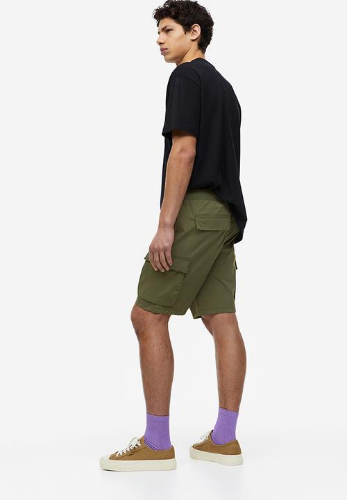 H&M - Regular fit nylon cargo shorts - green