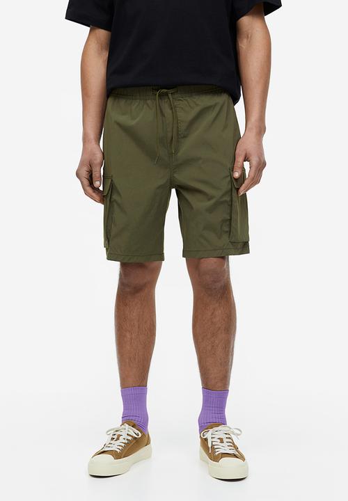 H&M - Regular fit nylon cargo shorts - green