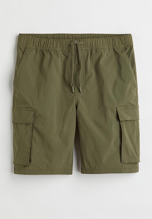 H&M - Regular fit nylon cargo shorts - green