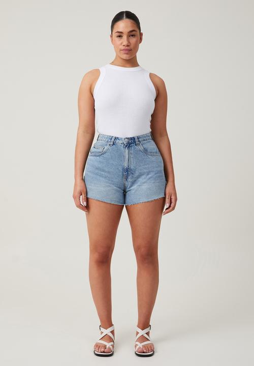 Cotton On - Plus Curvy High Mom Denim Short - Bells Blue