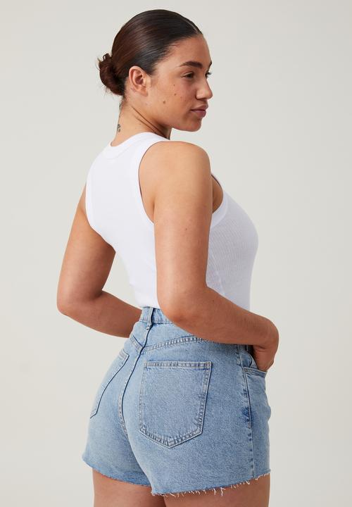 Cotton On - Plus Curvy High Mom Denim Short - Bells Blue