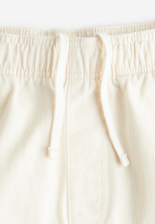 H&M - Relaxed fit cotton shorts - white