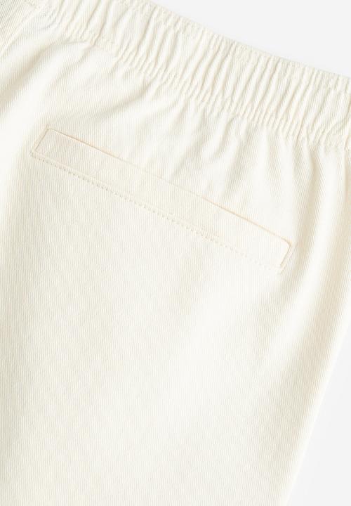 H&M - Relaxed fit cotton shorts - white