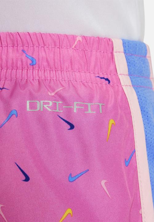 Nike - Nike swoosh tee and tempo shorts set - playful pink