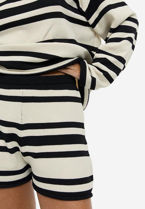H&M - Fine-knit shorts - cream striped 
