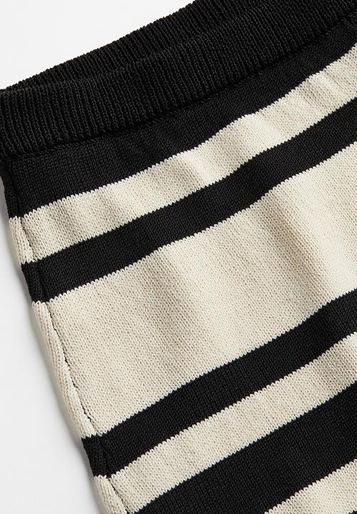 H&M - Fine-knit shorts - cream striped 