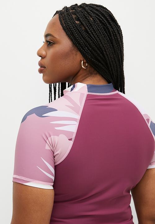 Lizzy - Plus talyn short sleeve rashie - pink abstract floral