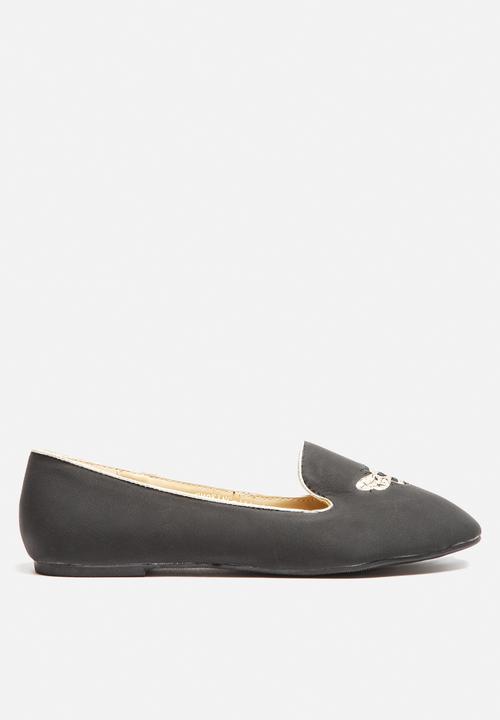 Cape Robbin - Smoking Slipper