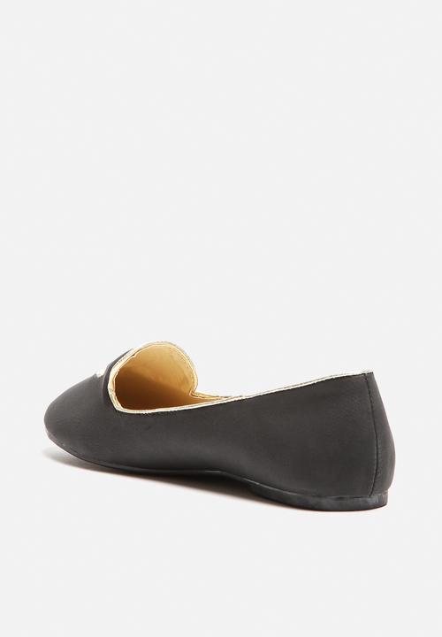 Cape Robbin - Smoking Slipper