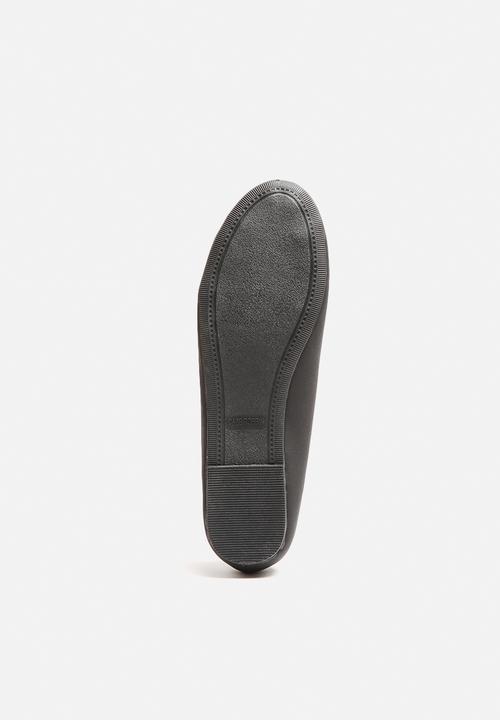 Cape Robbin - Smoking Slipper