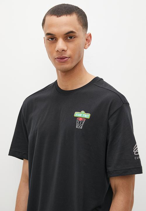 Under Armour - Curry sesame st graphic tee - black