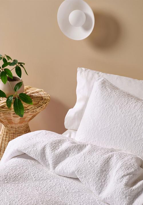Linen House - Lilou Quilt & Pillowcase Sham set - White