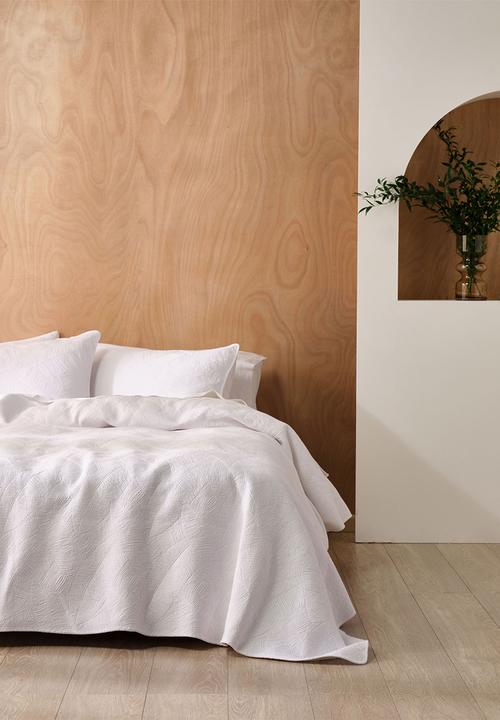 Linen House - Manon bed quilt and pillowcase sham set - white