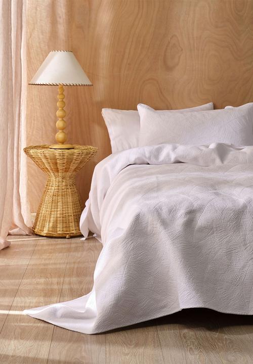Linen House - Manon bed quilt and pillowcase sham set - white