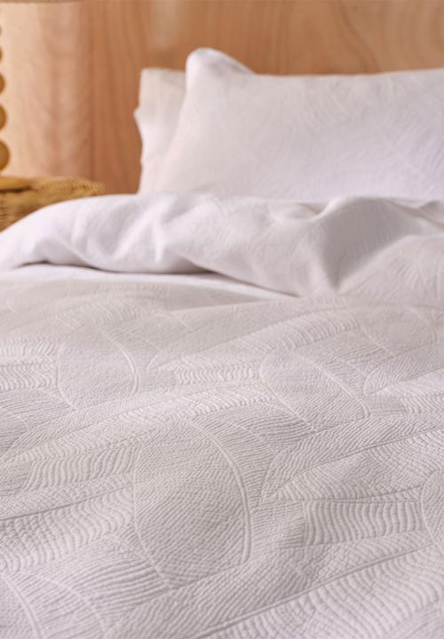 Linen House - Manon bed quilt and pillowcase sham set - white
