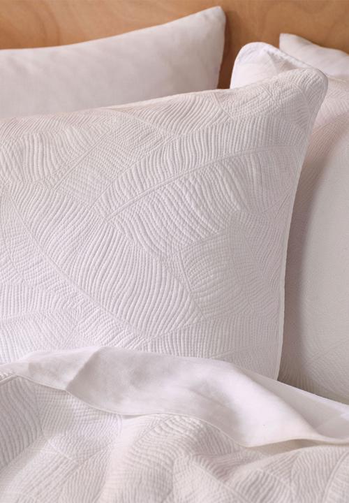 Linen House - Manon bed quilt and pillowcase sham set - white