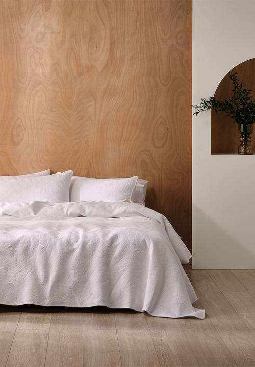 Linen House - Manon bed quilt and pillowcase sham set - white
