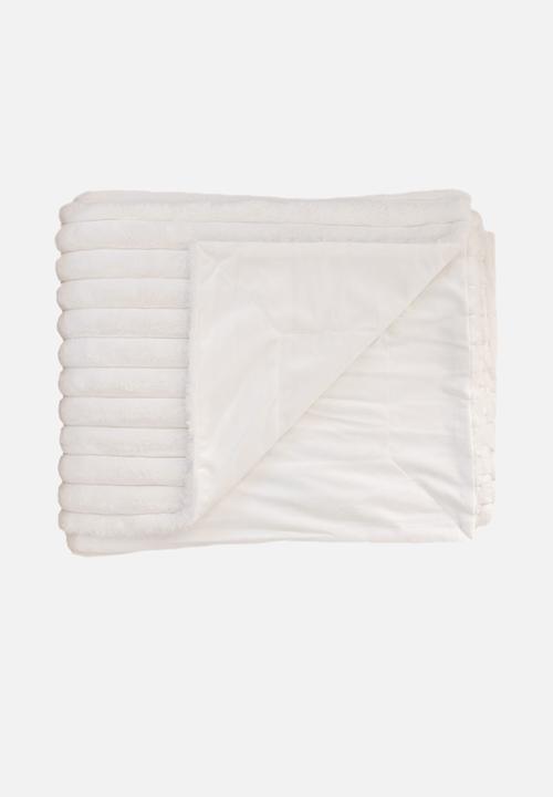 Linen House - Ribbed Faux Fur Throw - Milk