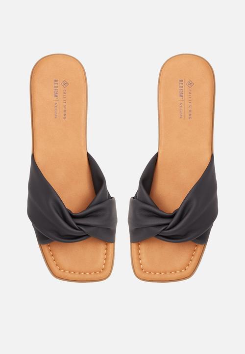 Call It Spring - Peaches slip-on sandal - black
