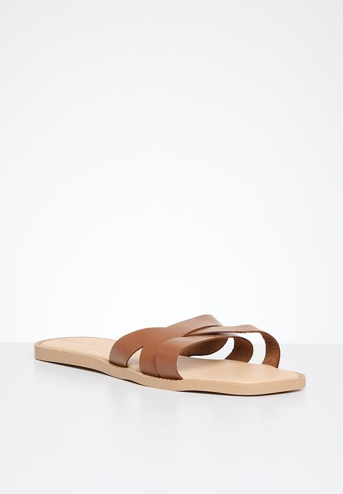 edit - Tara slide - tan